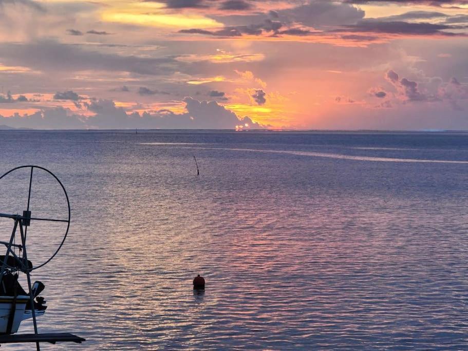 Duplex En Bord De Mer Fare Tahitea Pension Taputapuapea ภายนอก รูปภาพ